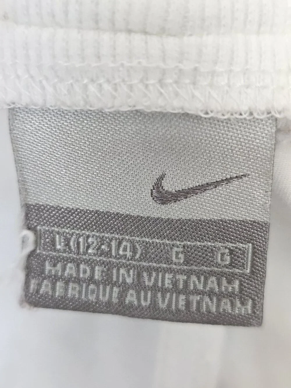 VTG 90s Y2K Women's Nike White horty Shorts Moisture Wicking Size 12 / 14